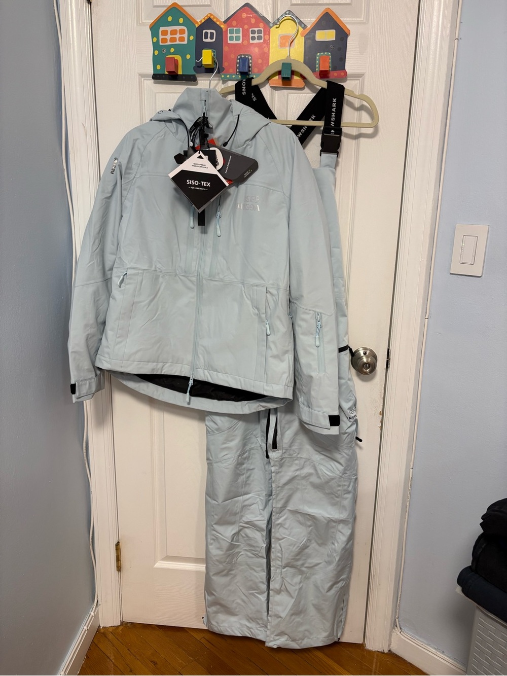 Women’s Light Blue Ski Jacket & Bib Pants Set